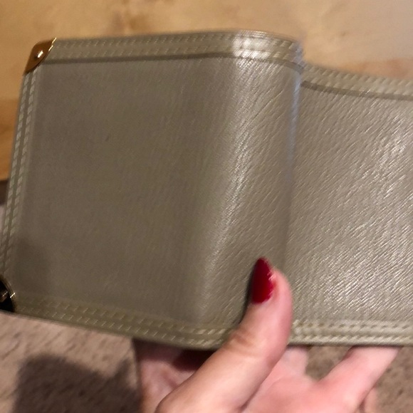 Louis Vuitton Wallet this is in great condition - Picture 10 of 16